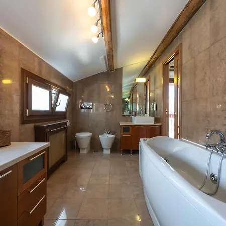 4 Fontane Charming Terrace Lägenhet *